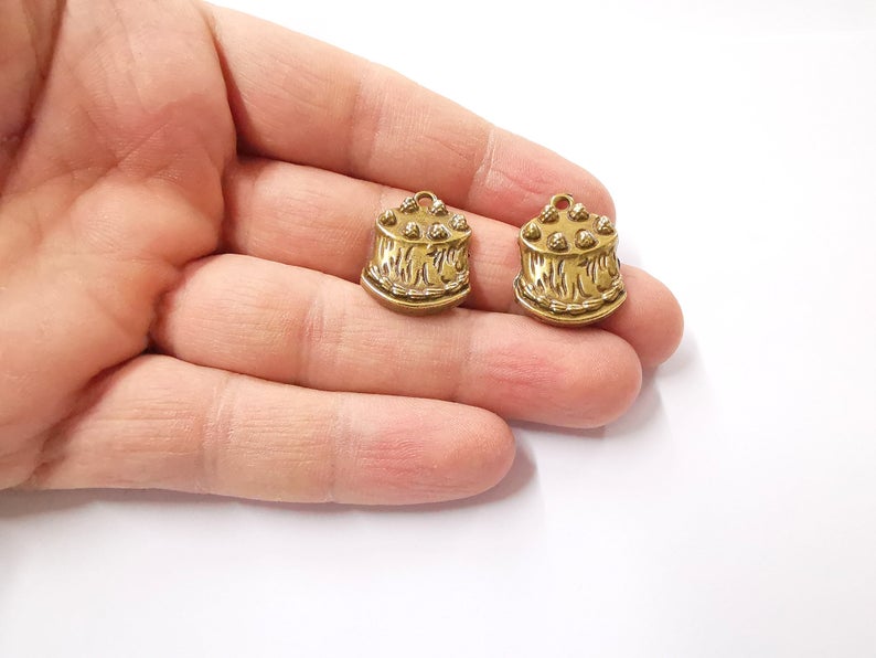 4 Cake charms Antique bronze plated charms (24x18mm) G24304
