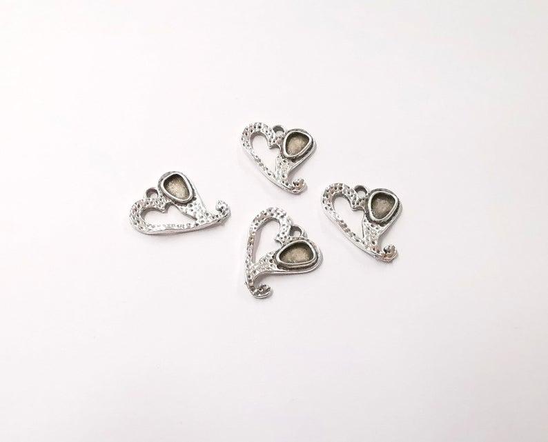 4 Heart charms blank resin blank Antique Silver Plated Charms (18x18) G24305