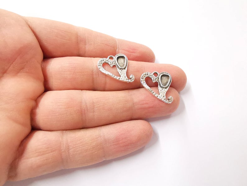 4 Heart charms blank resin blank Antique Silver Plated Charms (18x18) G24305