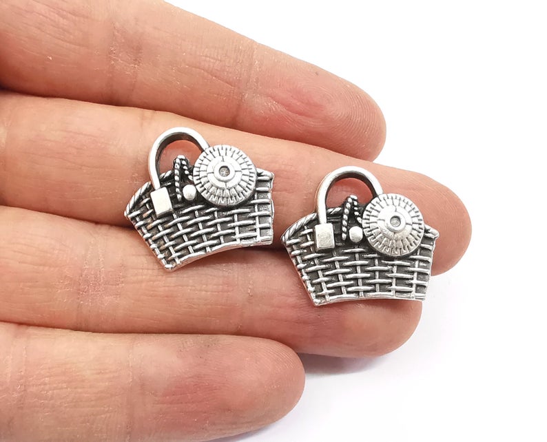 4 Hamper charms Antique silver plated charms (25x22mm) G24333