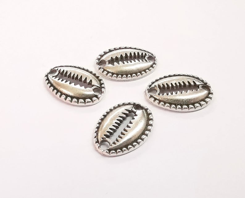 5 Cowrie shell charms Silver charms Antique silver plated charms (22x16mm) G24352