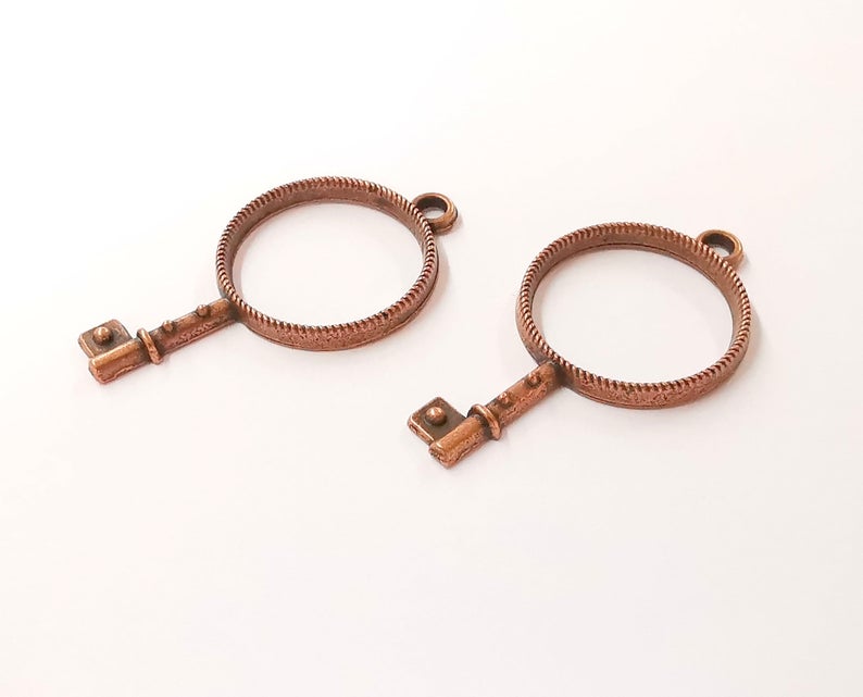 4 Circle key charms Antique copper plated charms (45x24mm) G24363