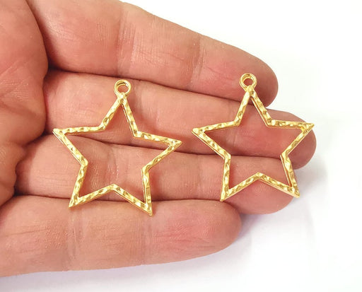 2 Hammered star charms Gold plated charms (37x35mm) G24373