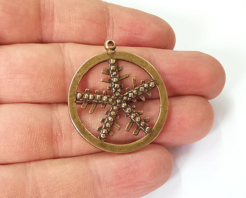 2 Snow flake charms Antique bronze plated charms (36x32mm) G24376