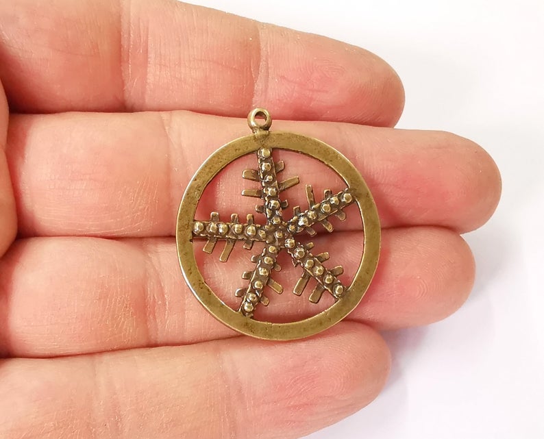 2 Snow flake charms Antique bronze plated charms (36x32mm) G24376