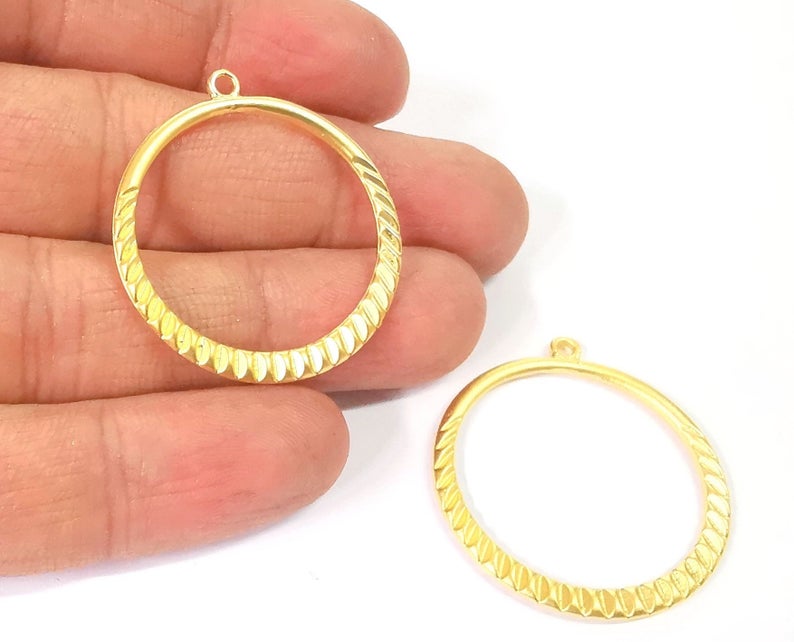 2 Ribbed circle charms Double sided Hoop circle Gold plated charms (37x34 mm) G24520