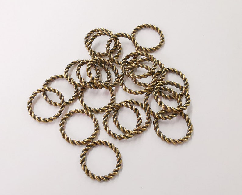 20 Twisted circle findings Antique bronze plated circle (15 mm) G26629