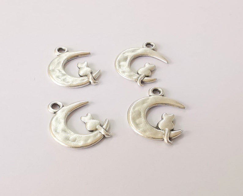 5 Crescent moon cat charms Antique silver plated charms (23x17mm) G24588