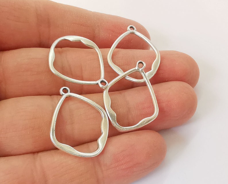 10 Silver charms Antique silver plated charms (27x21mm) G24605