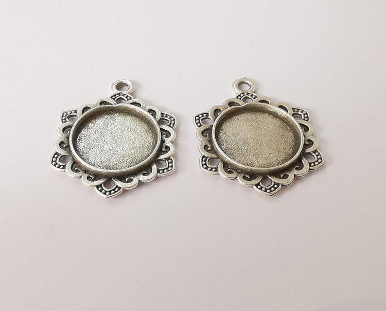 2 Flowers frame charms pendant blank bezel Antique silver plated pendant (30x23mm) (16mm Blank Size) G24620