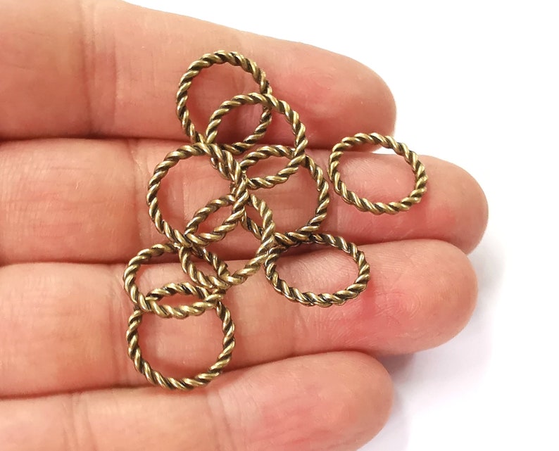 20 Twisted circle findings Antique bronze plated circle (15 mm) G26629