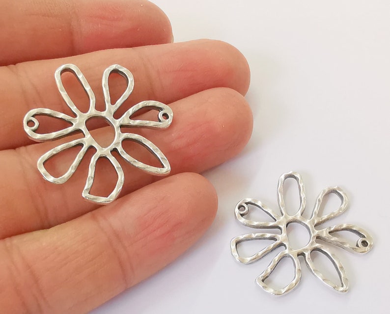 4 Hammered flowers charms connector Antique silver plated charms (32mm) G24592
