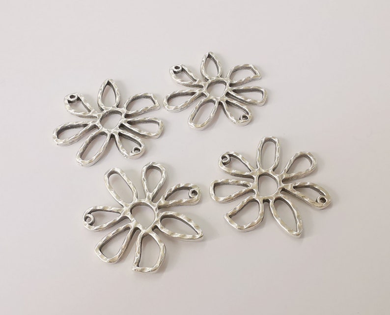 4 Hammered flowers charms connector Antique silver plated charms (32mm) G24592
