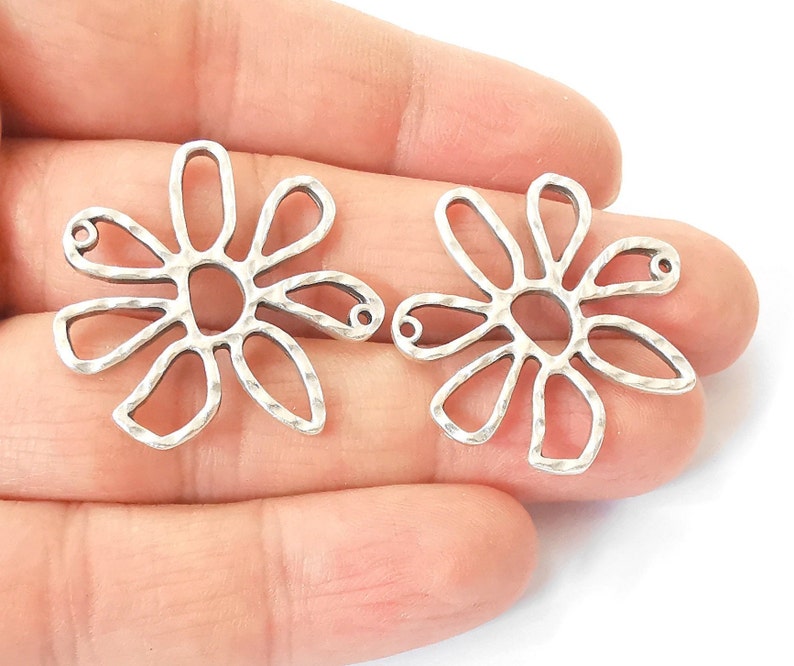 4 Hammered flowers charms connector Antique silver plated charms (32mm) G24592
