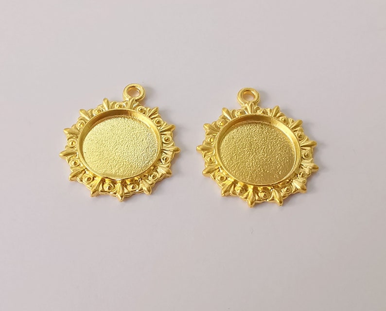 2 Round frame pendant blank Gold plated pendant (28x24mm) (16mm Blank Size) G24604