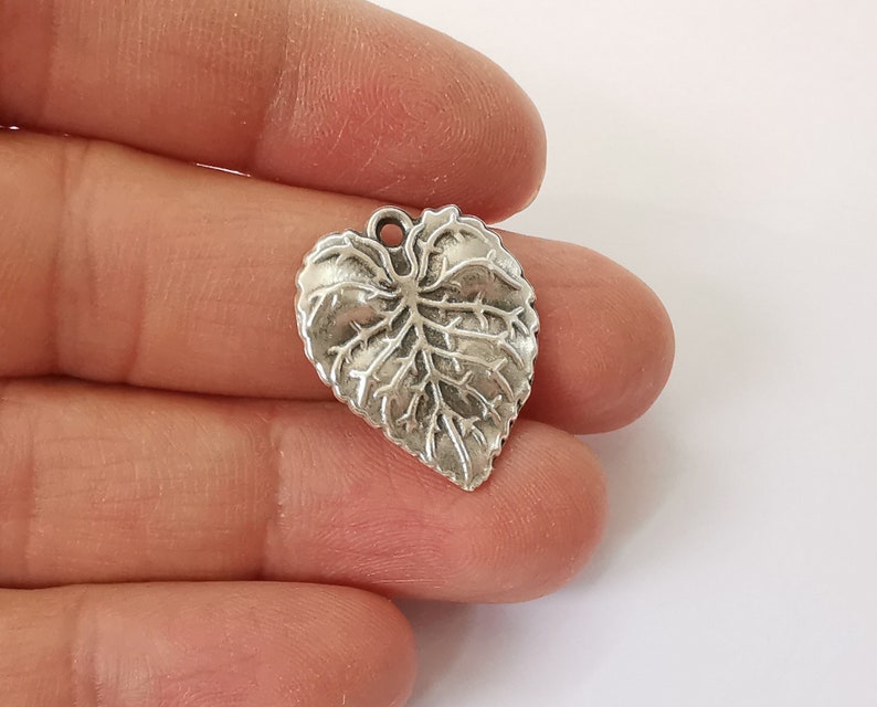 4 Veined Leaf charms Antique silver plated charms (25x21mm) G24607