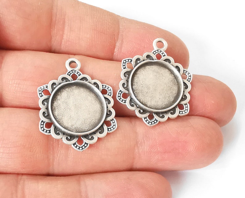 2 Flowers frame charms pendant blank bezel Antique silver plated pendant (30x23mm) (16mm Blank Size) G24620