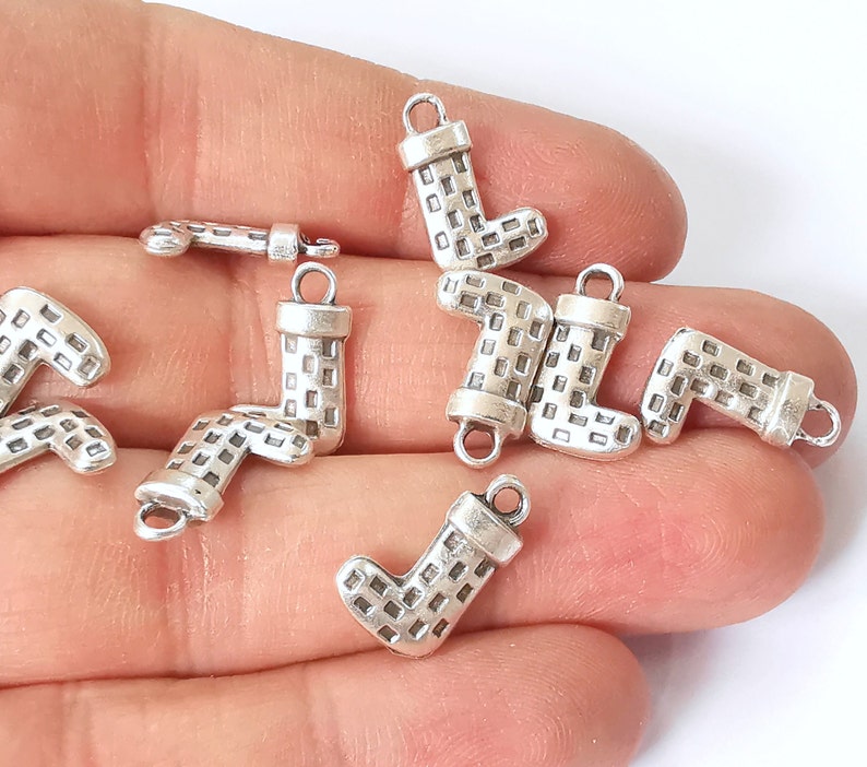 10 Boot Charms Antique Silver Plated Charms (16x10mm) G24779