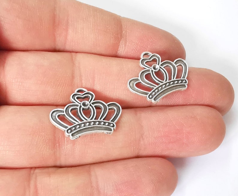 10 Crown Charms Antique Silver Plated Charms (23x18mm) G24783