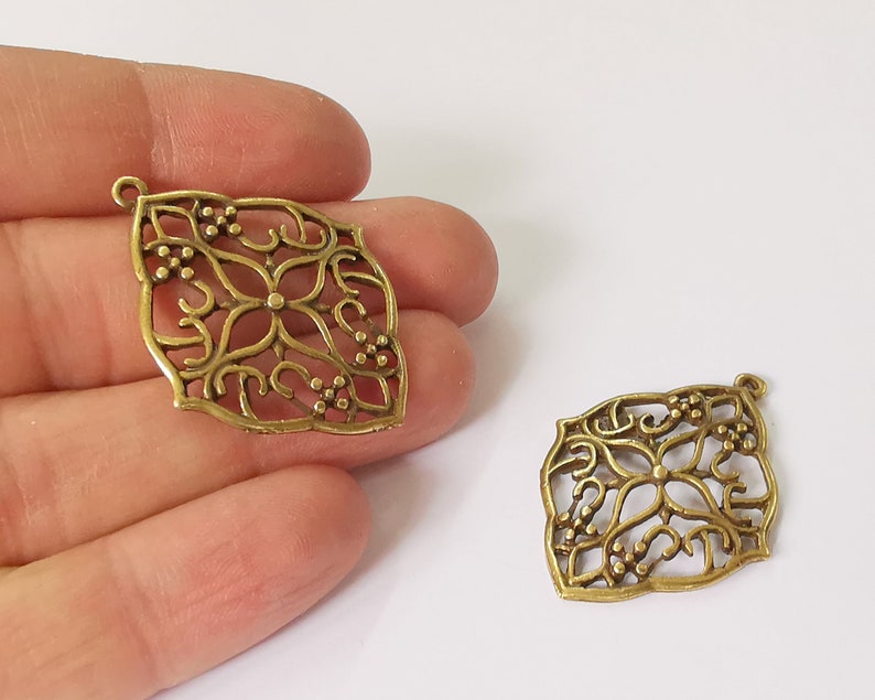 2 Flower charms Antique bronze plated charms (41x31mm) G24817