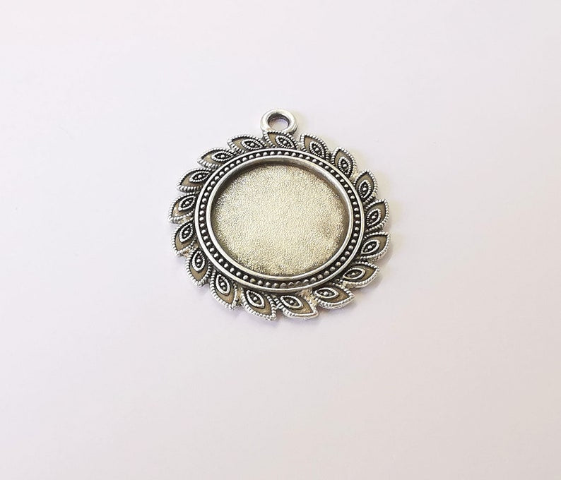 Leaf Frame Pendant Blank Antique Silver Plated Pendant (40x35mm) (22mm Blank Size) G24952