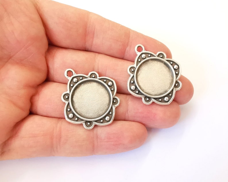 2 Frame Pendant Blank Antique Silver Plated Pendant (36x32mm) (20mm Blank Size) G24990