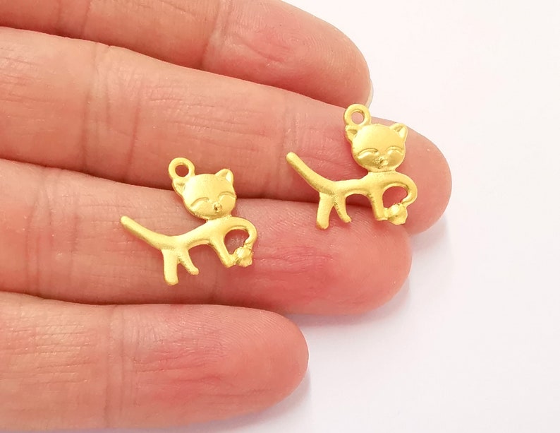 10 Cat Ball Charms Gold Plated Charms (19x18mm) G24840