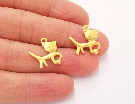 10 Cat Ball Charms Gold Plated Charms (19x18mm) G24840