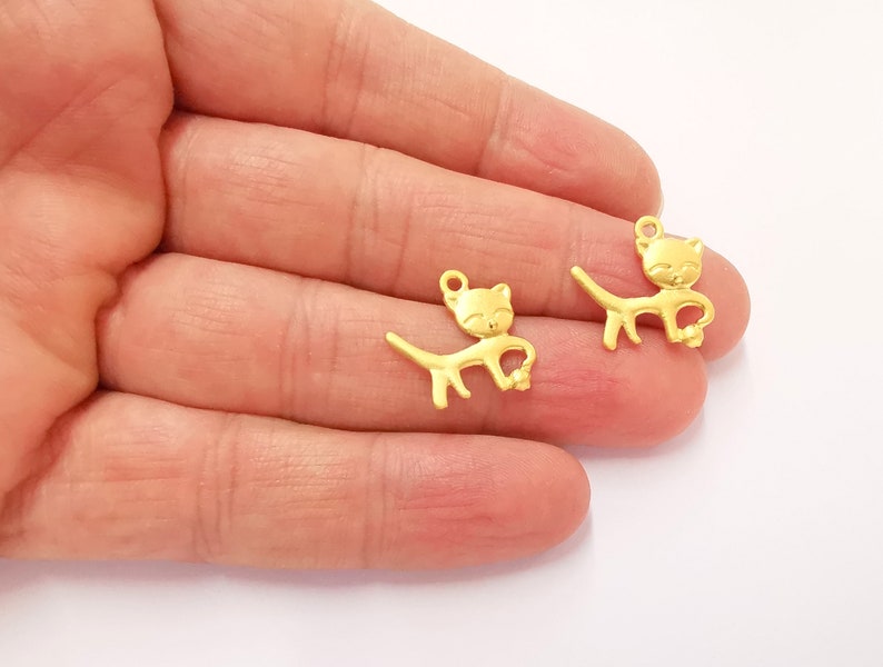 10 Cat Ball Charms Gold Plated Charms (19x18mm) G24840
