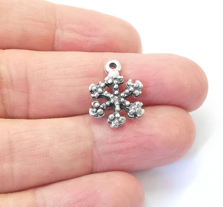 10 Snowflake Charms Antique Silver Plated Charms (19x14mm) G25003