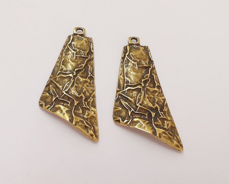 2 Curved organic charms Antique bronze plated charms (57x24mm) G25032