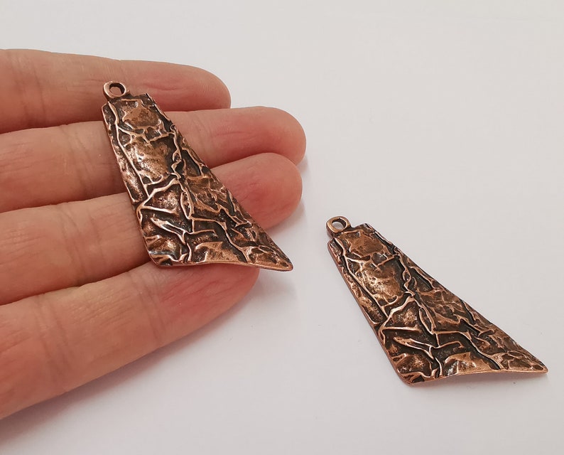 2 Curved organic charms Antique copper plated charms (57x24mm) G25037