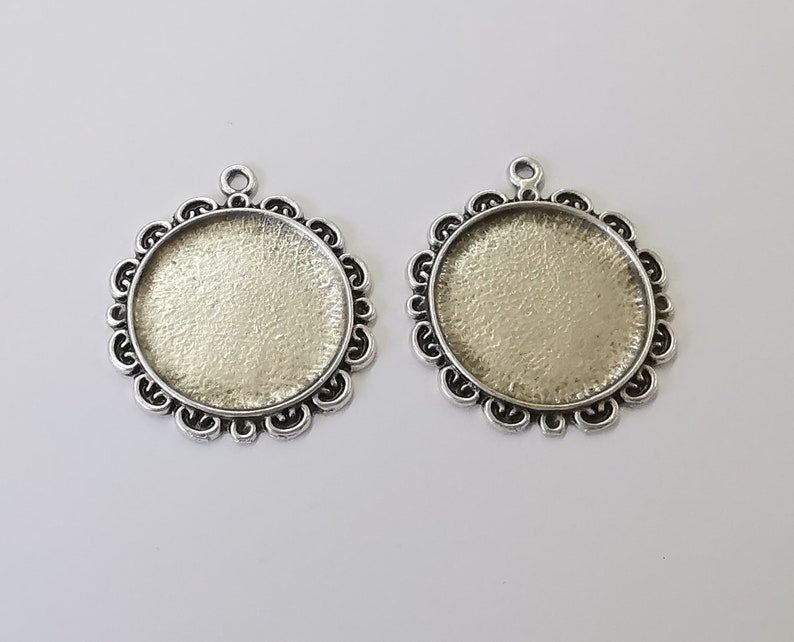 2 Round frame pendant base blank Antique silver plated pendant (35x32mm) (25mm Blank Size) G25052