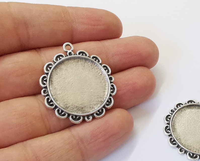 2 Round frame pendant base blank Antique silver plated pendant (35x32mm) (25mm Blank Size) G25052