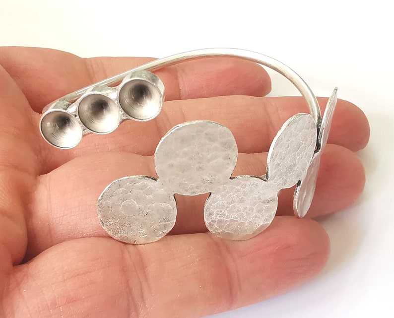 Hammered discs wire bracelet cuff blank bezel Glass cabochon base Adjustable antique silver plated brass (8mm ) G25060