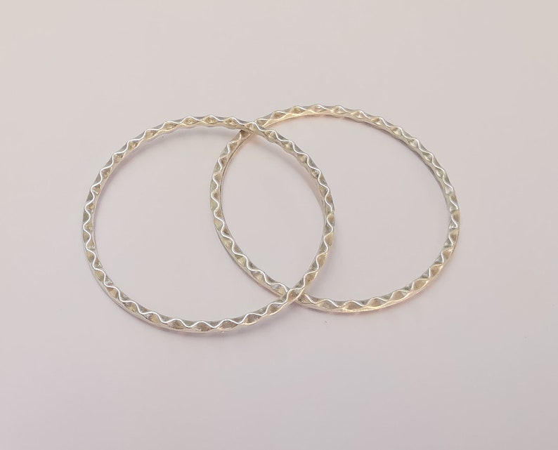 4 Textured hoop ribbed circle findings Antique silver plated circle (45mm) G25084