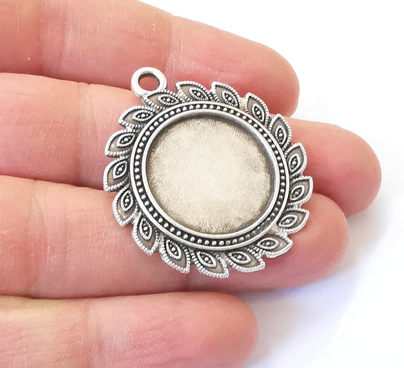 Leaf Frame Pendant Blank Antique Silver Plated Pendant (40x35mm) (22mm Blank Size) G24952