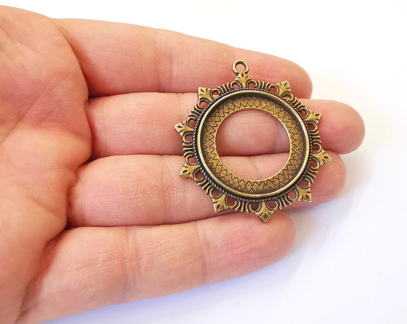 Frame Pendant Blank Antique Bronze Plated Pendant (48x42mm) (30mm Blank Size) G24954