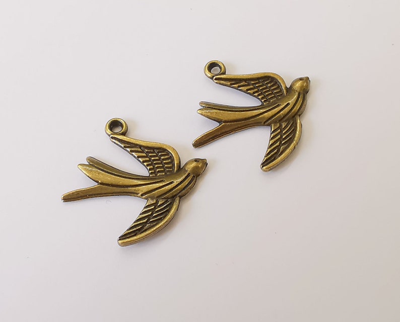 4 Bird charms Antique bronze plated charms (29x28mm) G25140