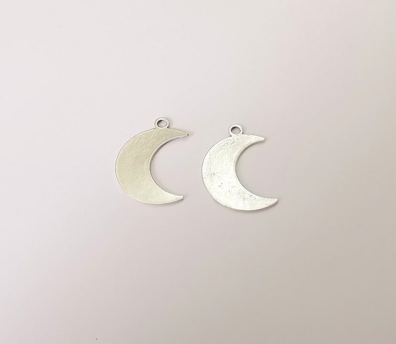 10 Crescent Moon Charms Antique Silver Plated Charms (26x18mm) G25151