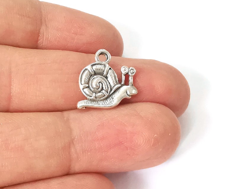 10 Snail charms Antique silver plated charms (18x16mm) G25220