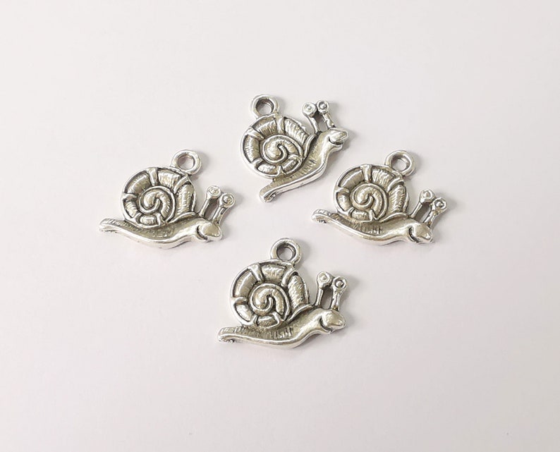 10 Snail charms Antique silver plated charms (18x16mm) G25220