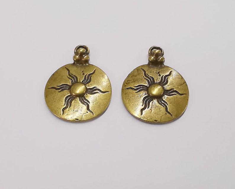 2 Sun Round Charms Antique bronze plated charms (31x23mm) G25271