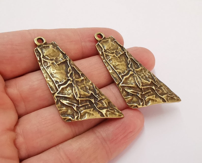 2 Curved organic charms Antique bronze plated charms (57x24mm) G25032