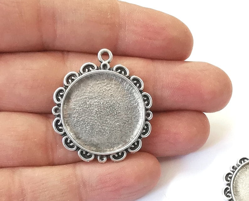2 Round frame pendant base blank Antique silver plated pendant (35x32mm) (25mm Blank Size) G25052
