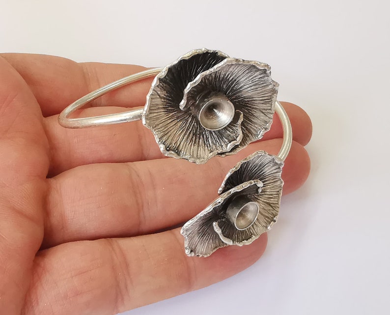 Flower wire bracelet cuff blank bezel Glass cabochon base Adjustable antique silver plated brass (8mm ) G25062