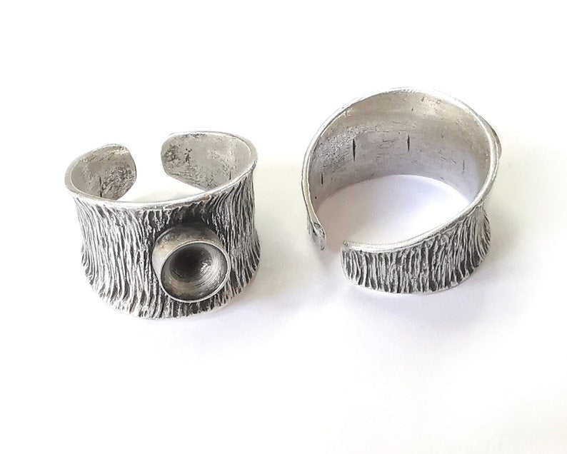 Brushed curved ring setting blank Cabochon base ring mounting Adjustable ring base bezel (8 mm) Antique Silver Plated Brass G25073