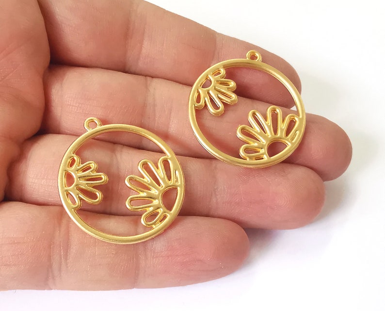 2 Flower circle charms Gold plated charms (33x30mm) G25080