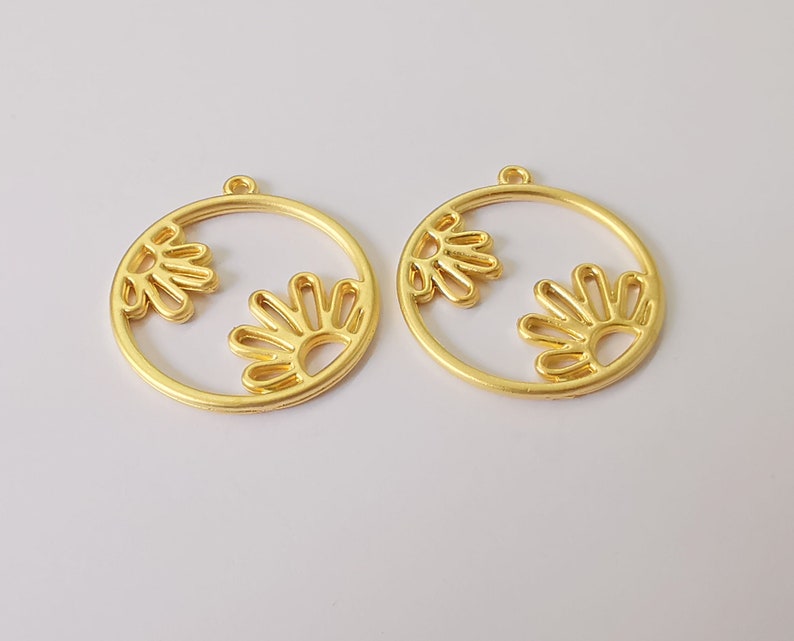 2 Flower circle charms Gold plated charms (33x30mm) G25080