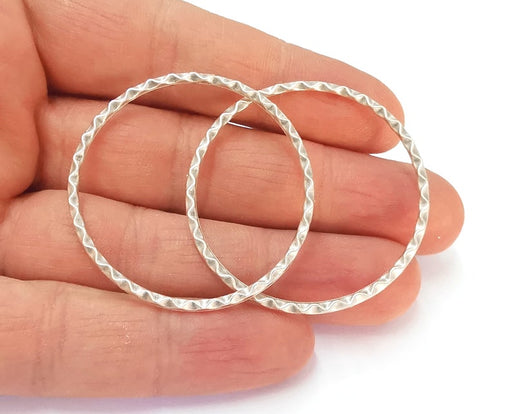 4 Textured hoop ribbed circle findings Antique silver plated circle (45mm) G25084